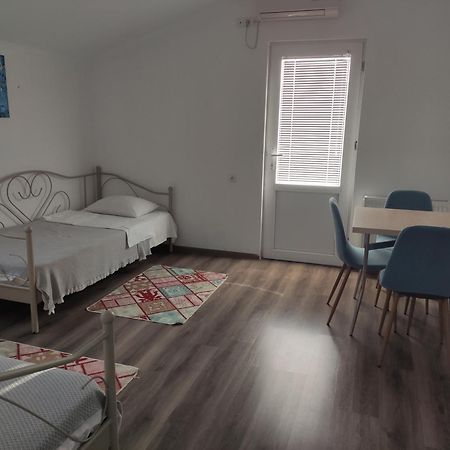 Family Нotel Banuri Кутаиси Екстериор снимка