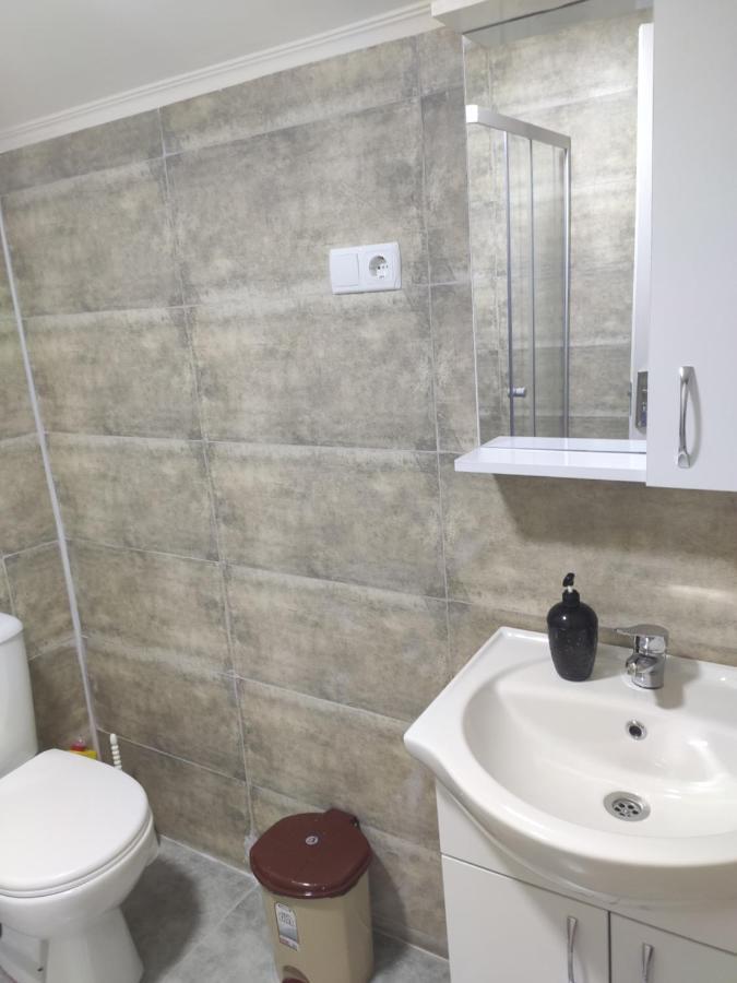 Family Нotel Banuri Кутаиси Екстериор снимка