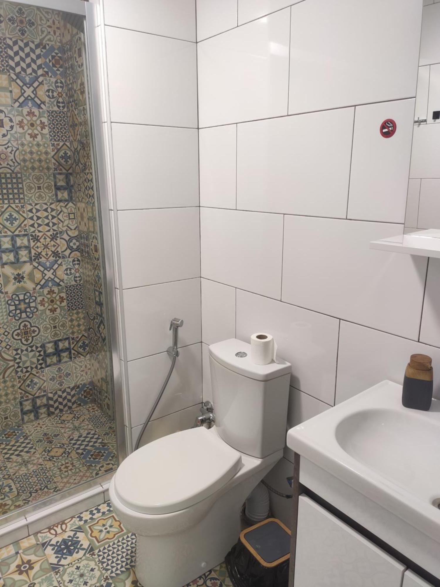 Family Нotel Banuri Кутаиси Стая снимка