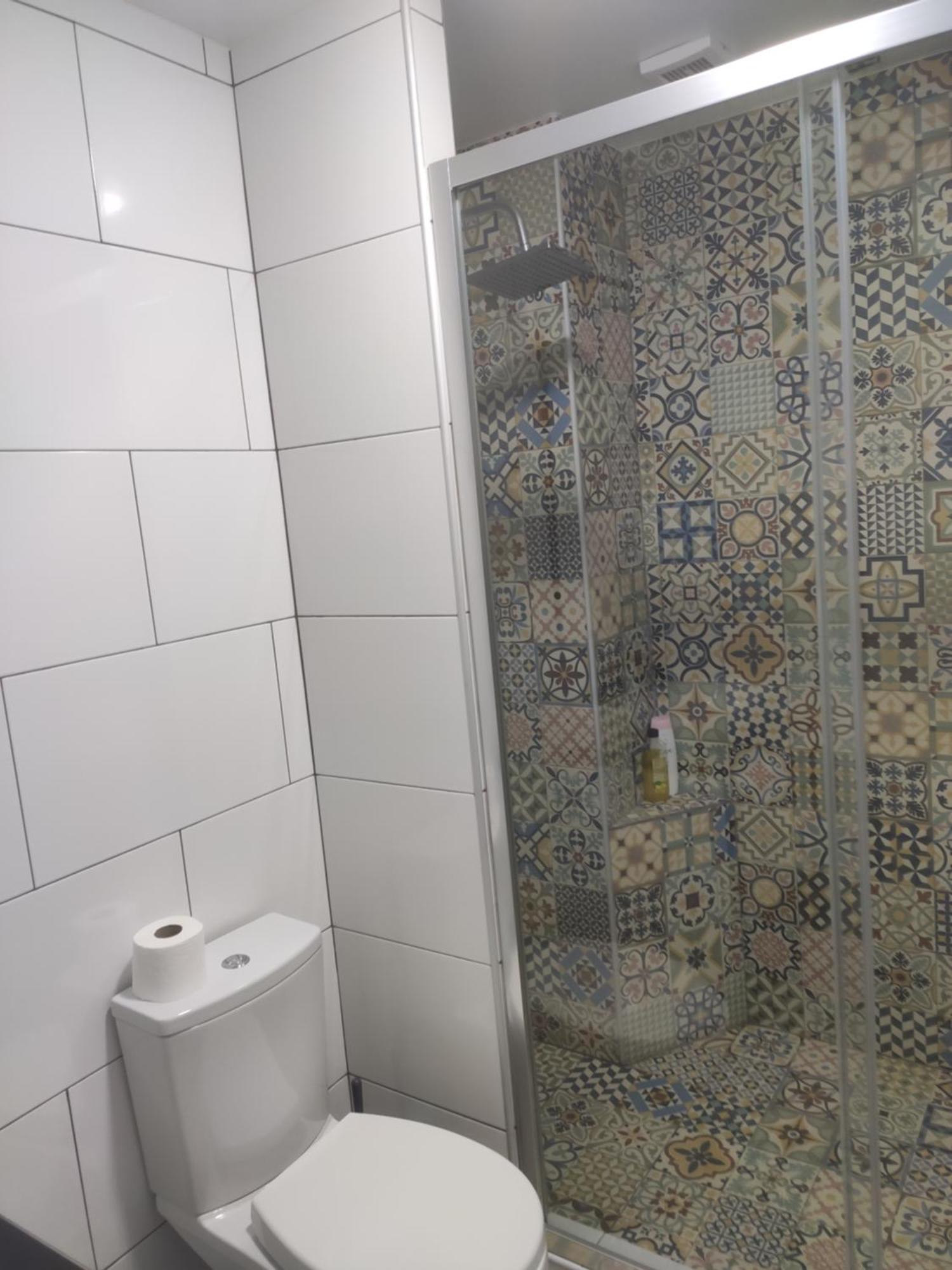Family Нotel Banuri Кутаиси Стая снимка