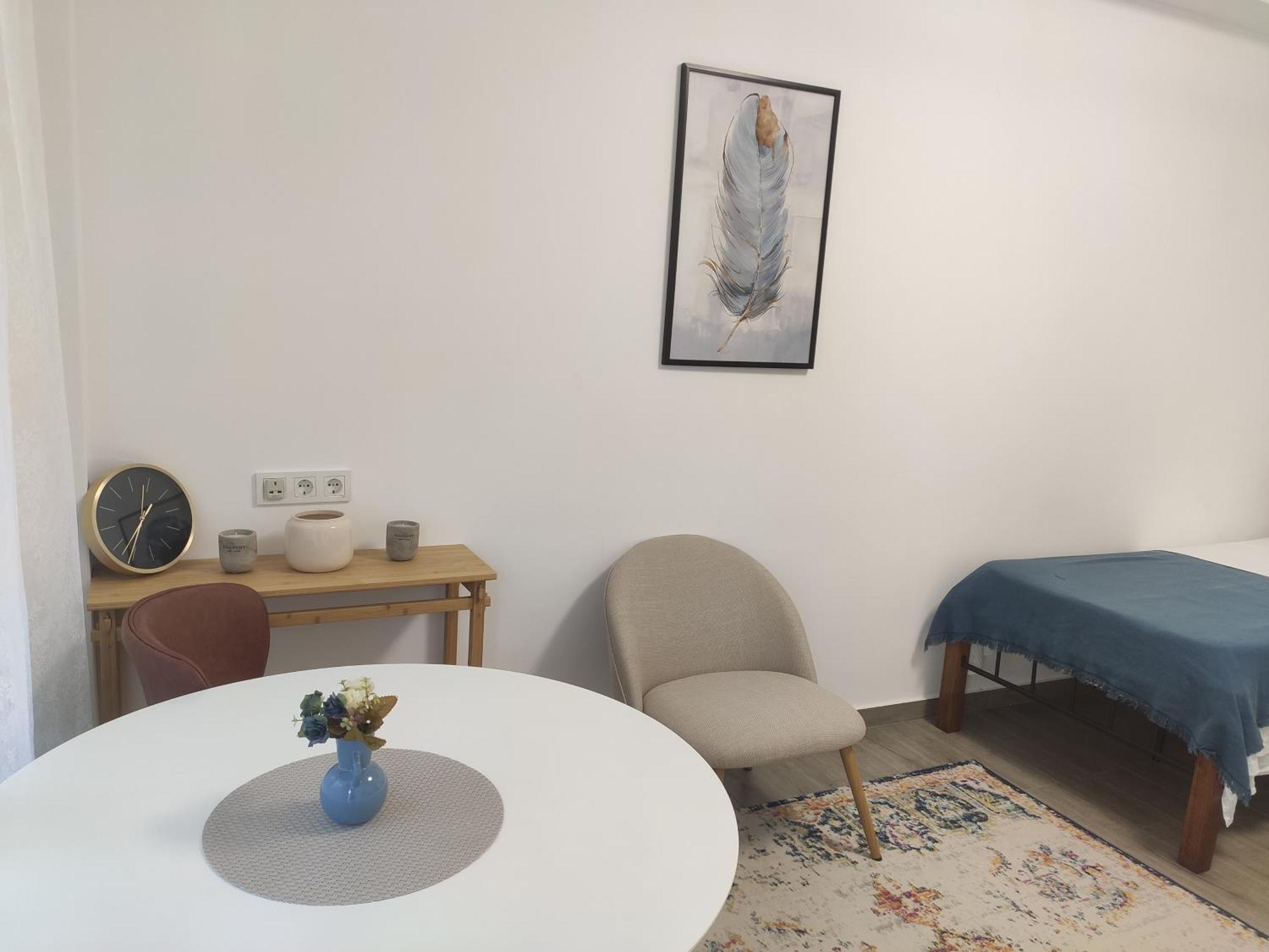 Family Нotel Banuri Кутаиси Стая снимка